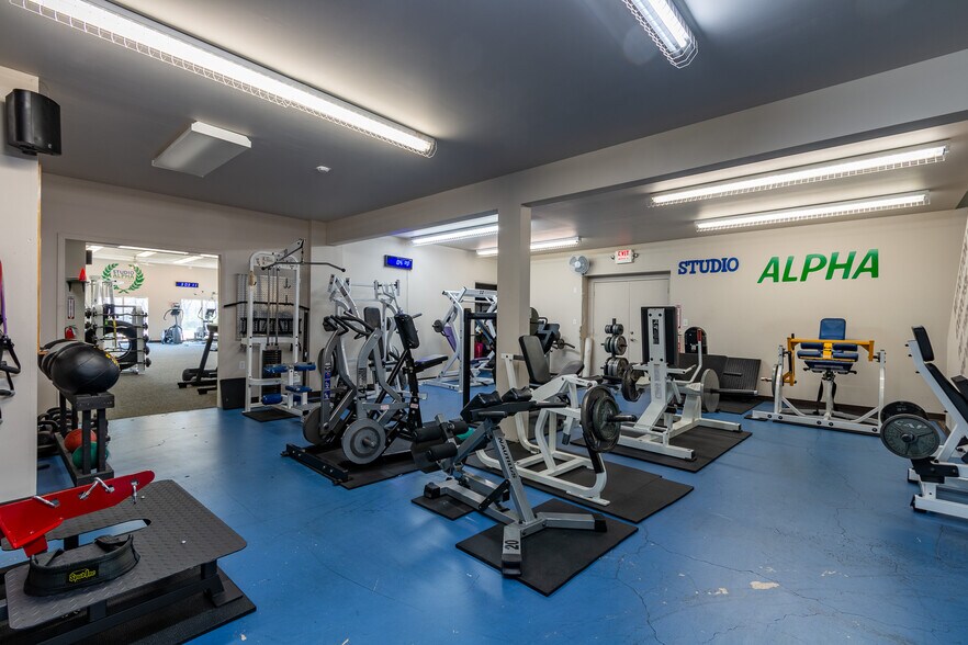 More Photos Of 2500 W 31st St, Lawrence Office For Sale