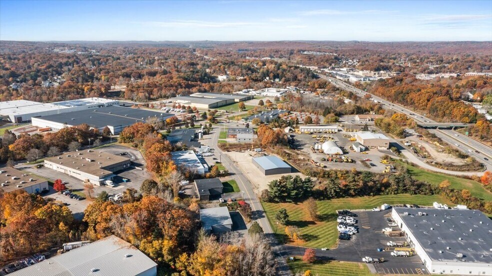 More Photos Of 15 Technology Dr, Auburn Warehouse For Lease