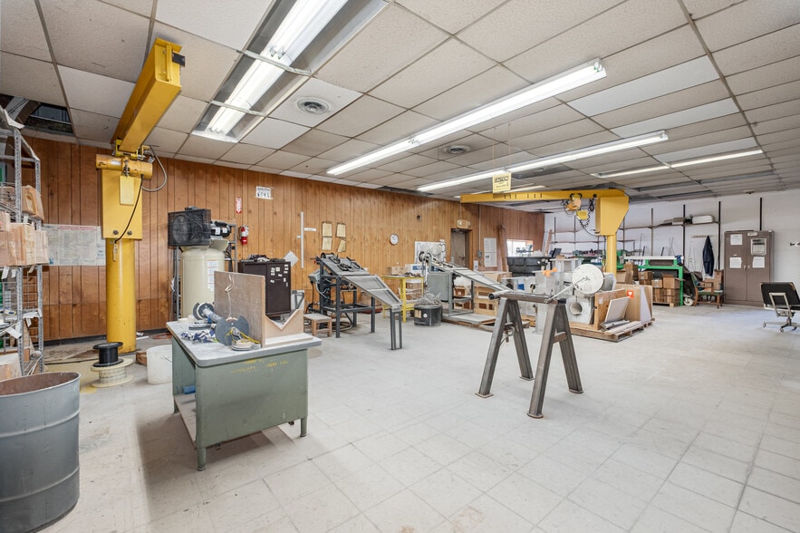 More Photos Of 330 N Front St, Ripley Flex For Sale