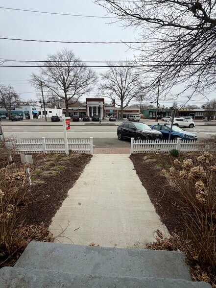 More Photos Of 129 Main St, Old Saybrook Apartments For Lease