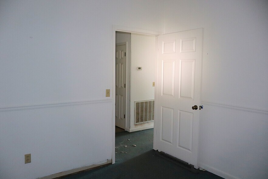 More Photos Of 501 Plaza Dr, Enterprise Storefront Retail Office For Sale
