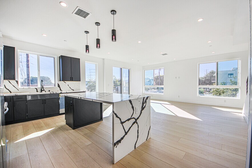 More Photos Of 5709 Auckland Ave, North Hollywood Apartments For Sale