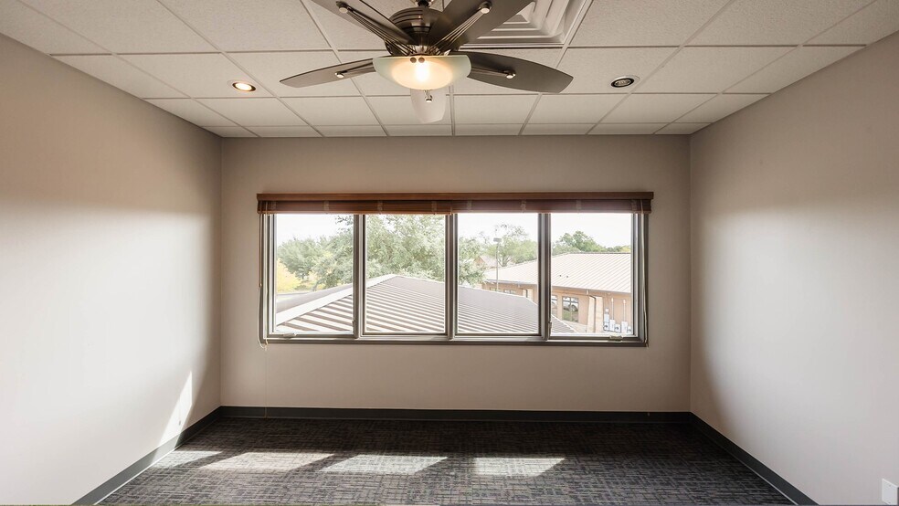 More Photos Of 2110 Boca Raton Dr, Austin Unknown For Lease