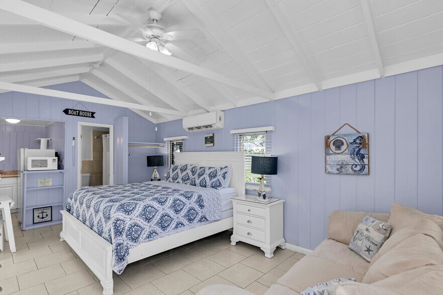 More Photos Of 243 61st St, Marathon Hotel For Sale