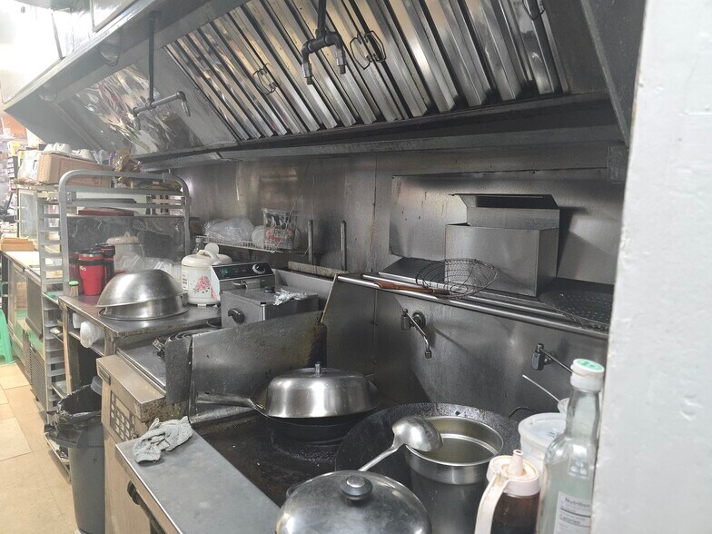 More Photos Of 6001 Upland St, Philadelphia Storefront For Lease