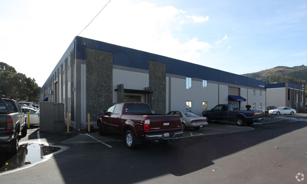 More Photos Of 415-439 Coloma St, Sausalito Light Manufacturing For Lease