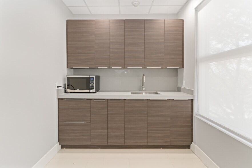 More Photos Of 4640 S University Dr, Davie Medical For Sale