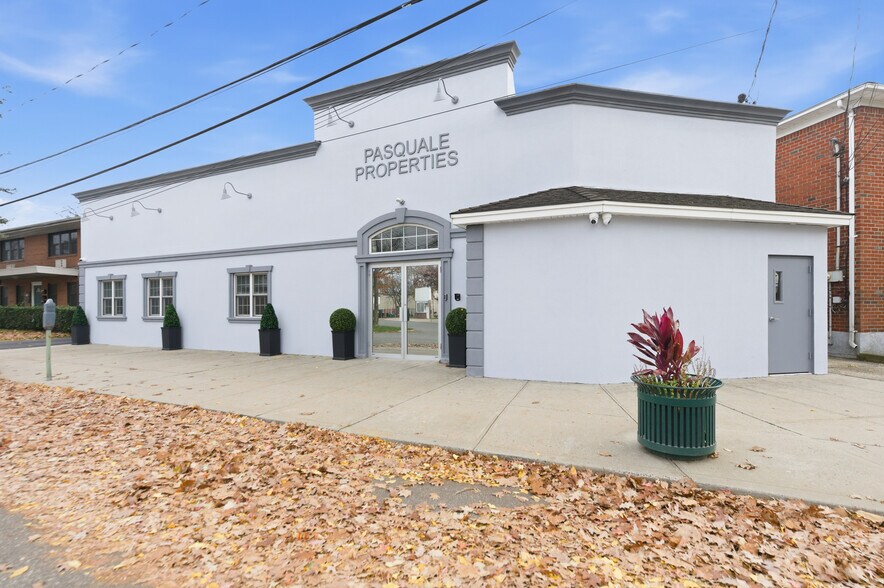 Primary Photo Of 4 Weber Ave, Malverne Storefront Retail Office For Lease