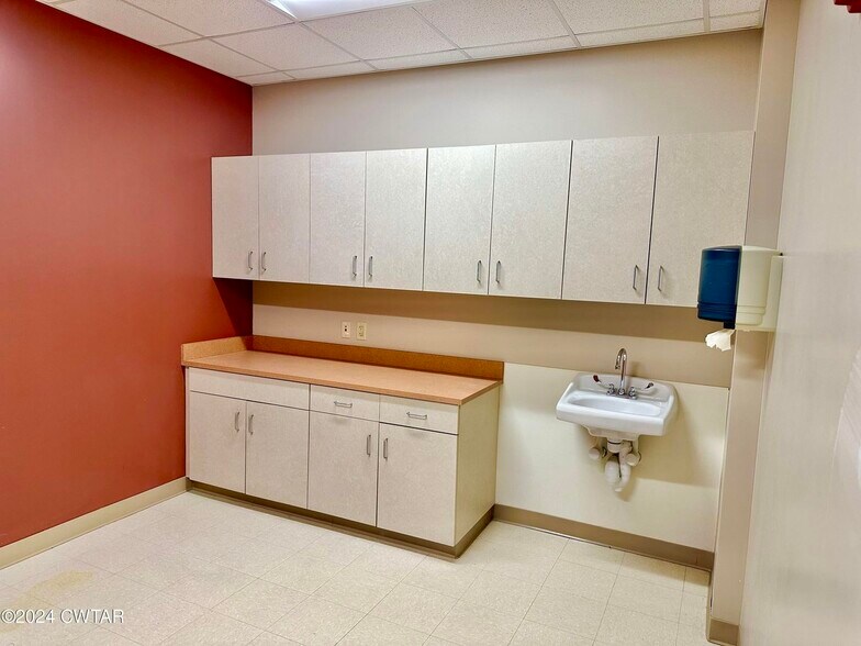 More Photos Of 2214 Osborne St, Humboldt Medical For Sale