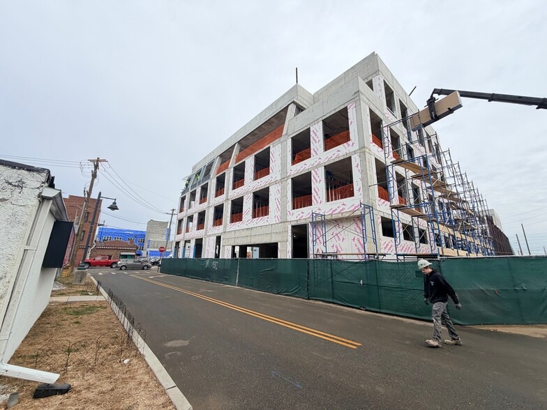 More Photos Of 90 Main St, Mineola Storefront Retail Residential For Lease