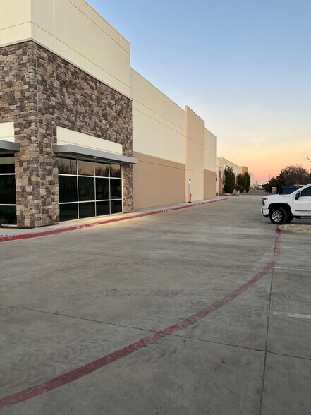 More Photos Of 1100 Lakeside Parkway, Flower Mound Industrial For Lease