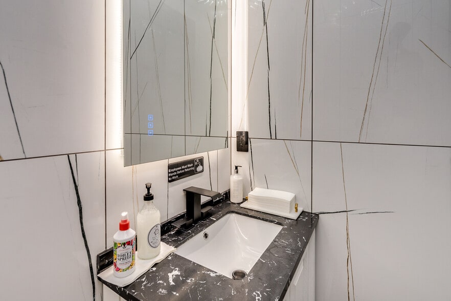 More Photos Of 1140 N Rosemont Blvd, Tucson Research And Development For Sale