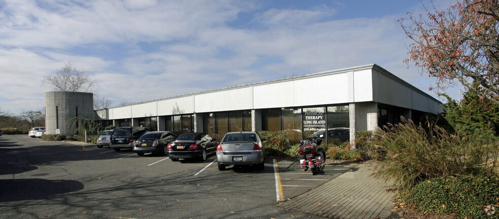 More Photos Of 205 Froehlich Farm Blvd, Woodbury Medical For Lease