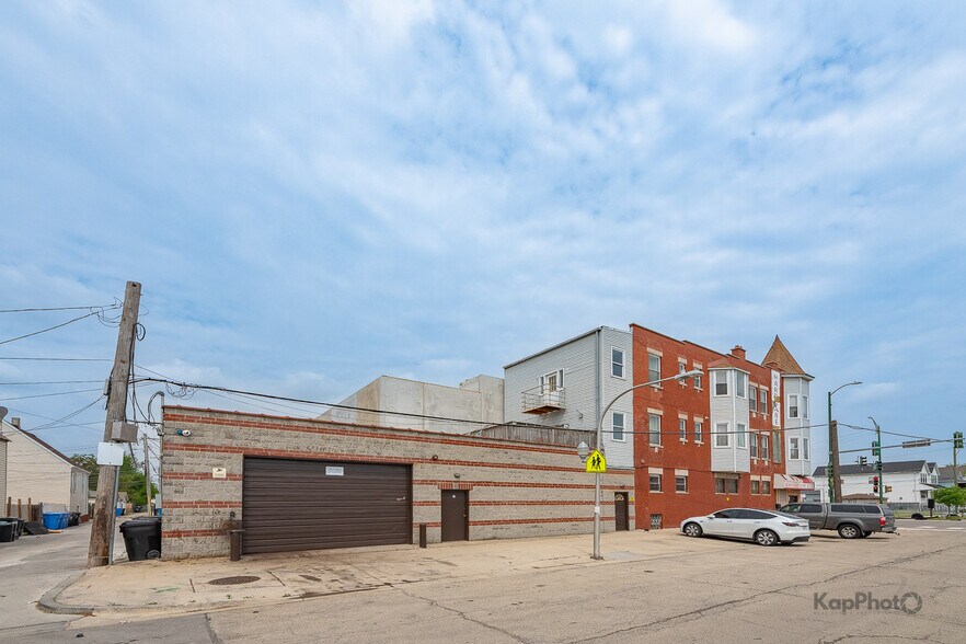 More Photos Of 601 W 47th St, Chicago Storefront Retail Residential For Sale