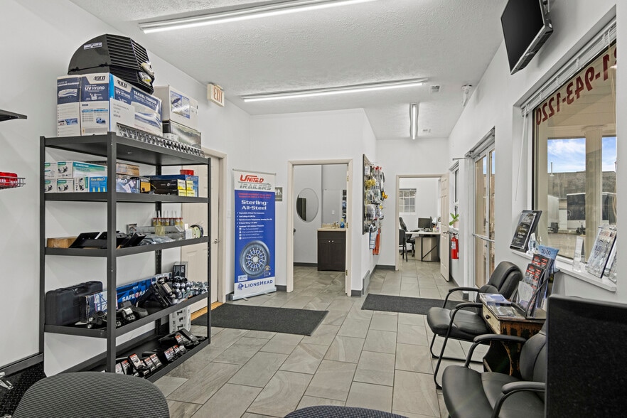More Photos Of 981 Blue Star Dr, Traverse City Auto Repair For Sale