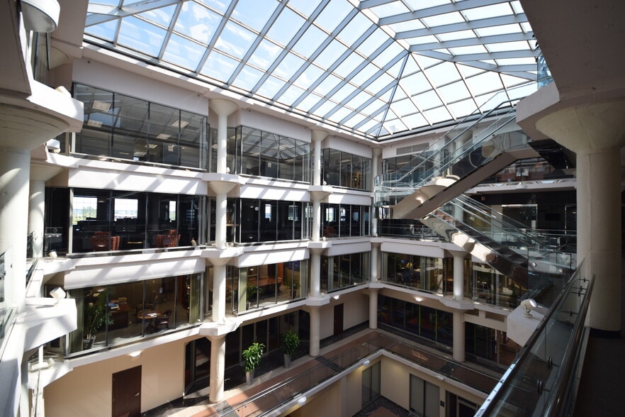 More Photos Of 500 President Clinton Ave, Little Rock Office For Lease