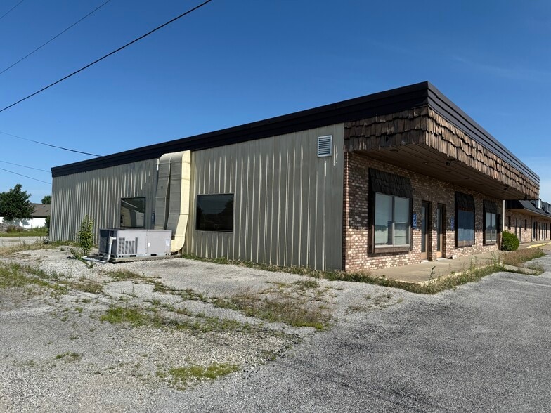More Photos Of 1601 N Market St, Sparta Restaurant For Sale