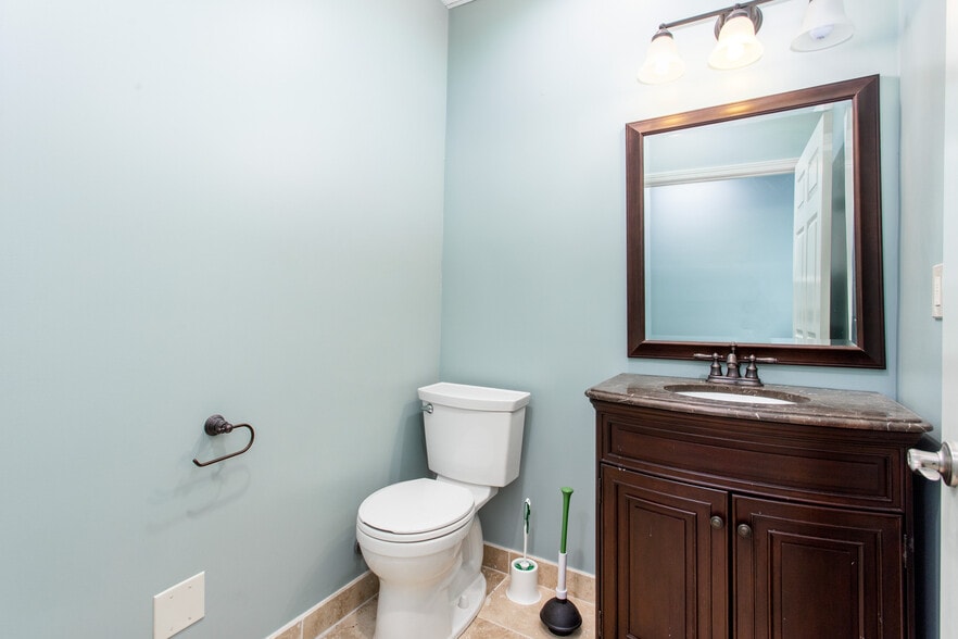 More Photos Of 316 W Pike St, Lawrenceville Medical For Lease