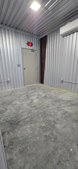 More Photos Of 19021 McKenzie Ln, Porter Warehouse For Lease