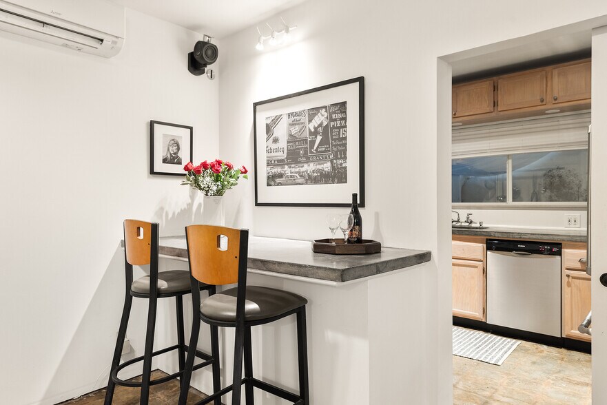 More Photos Of 10959 Venice Blvd, Los Angeles Flex For Sale