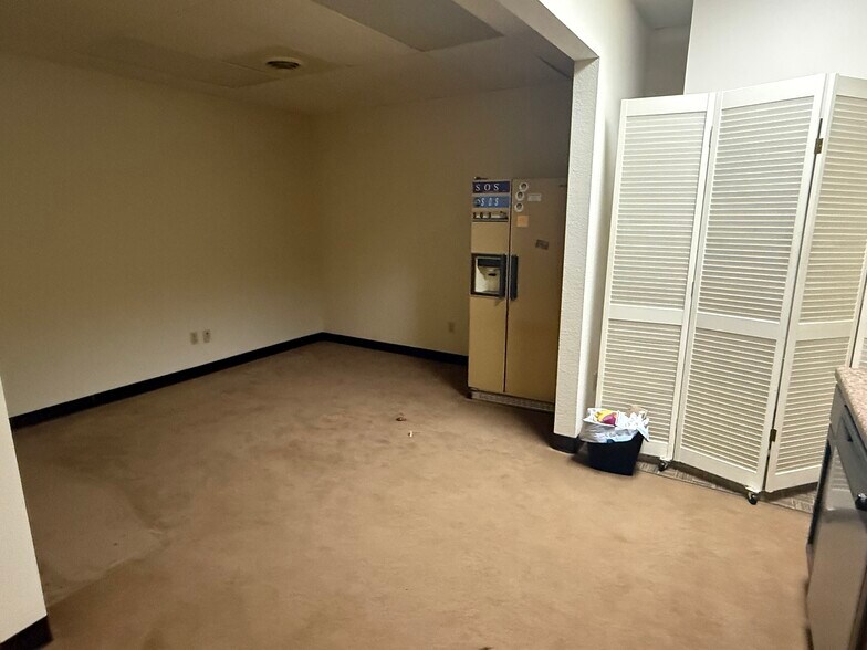More Photos Of 1214 N Highway 81, Duncan Office For Lease