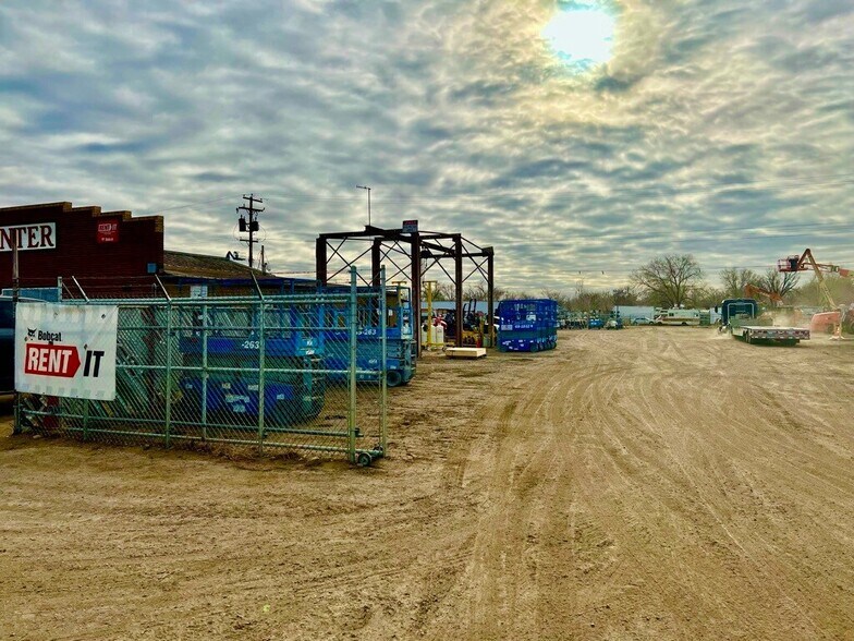 More Photos Of 7100 Eudora Dr, Commerce City Unknown For Lease