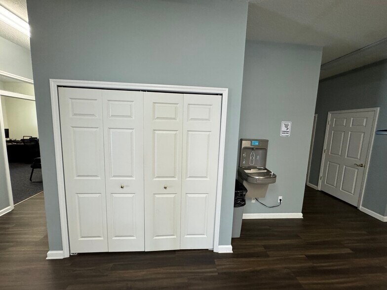 More Photos Of 2146 Alternate 19 N, Palm Harbor Office For Sale