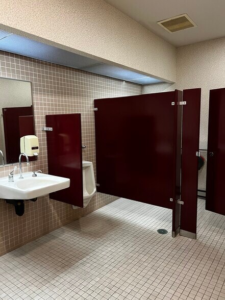More Photos Of 11780 Borman Dr, Maryland Heights Office For Lease
