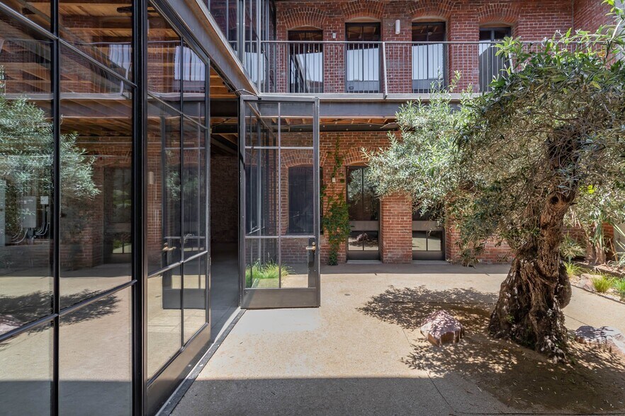 More Photos Of 646-654 N Spring St, Los Angeles Loft Creative Space For Sale