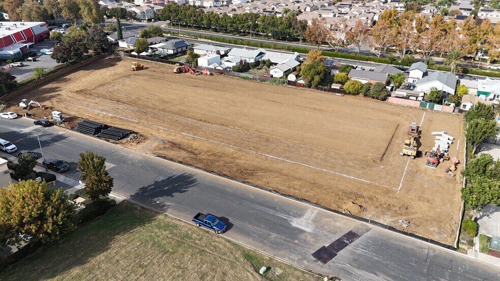 More Photos Of 535 & 575 Harvest Park Dr, Brentwood Flex For Lease