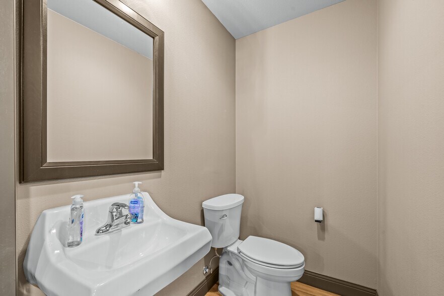 More Photos Of 7515 Quaker Ave, Lubbock Medical For Sale