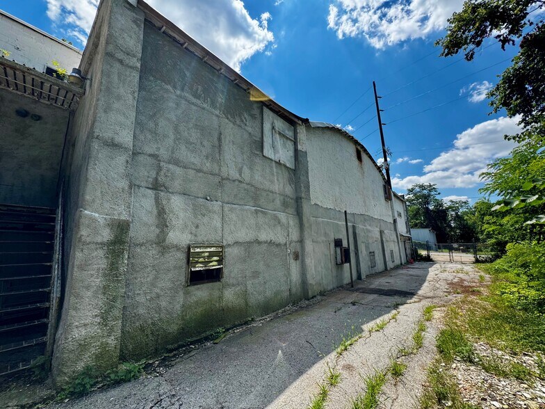 More Photos Of 9400-9404 E Wilson Rd, Independence Manufacturing For Sale