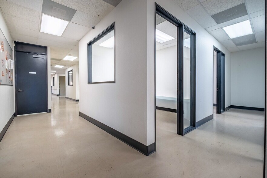 More Photos Of 550 N Golden Circle Dr, Santa Ana Office For Lease