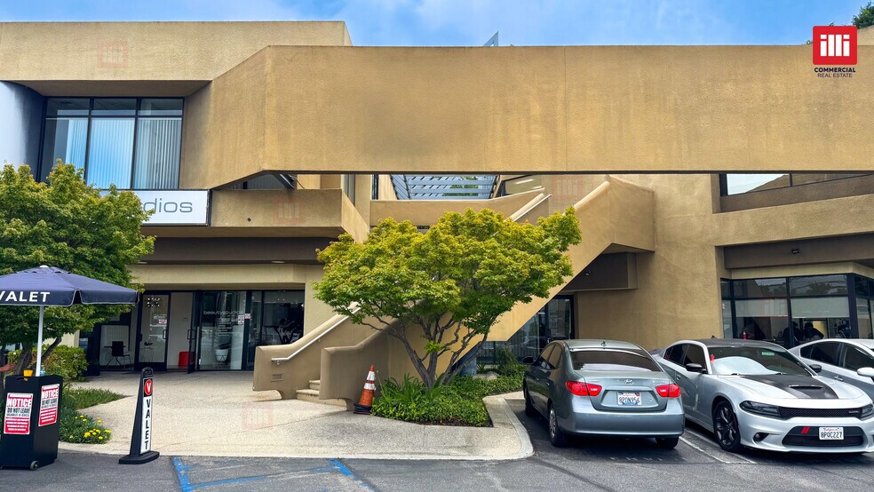 More Photos Of 20640-20668 Ventura Blvd, Woodland Hills Storefront Retail Office For Lease