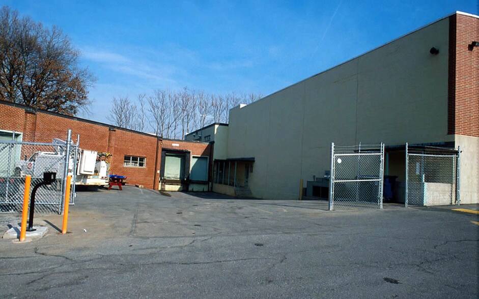 More Photos Of 469 E North St, Carlisle Industrial For Sale