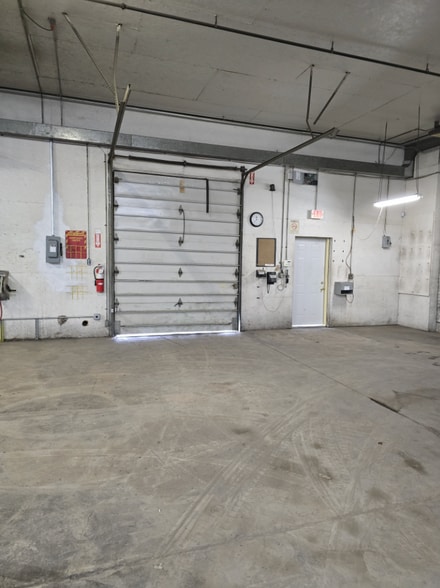More Photos Of 120-122 E Tuscarawas Ave, Barberton Warehouse For Lease
