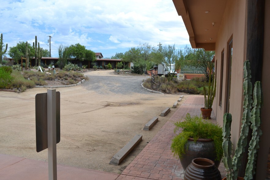 More Photos Of 6070 E Cave Creek Rd, Cave Creek Storefront Retail Office For Lease
