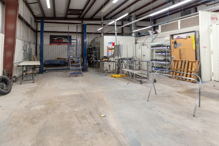 More Photos Of 2300B Plantside Dr, Louisville Warehouse For Lease