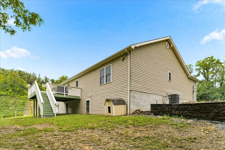 More Photos Of 1309 Redland Rd, Cross Junction Winery Vineyard For Sale