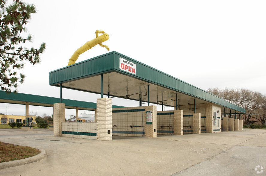 Primary Photo Of 1625 Cypress Station Dr, Houston Carwash For Sale