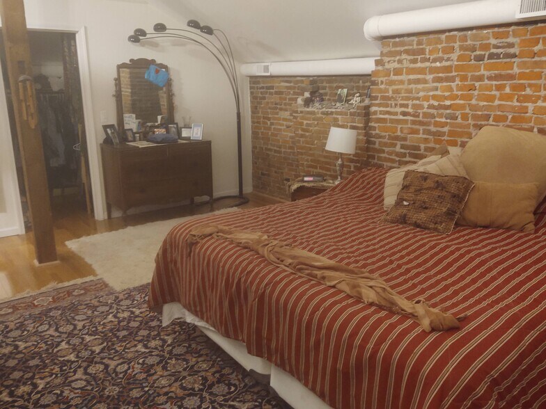 More Photos Of 45605 Cass Ave, Utica Apartments For Sale
