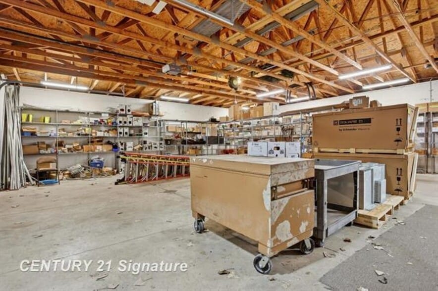 More Photos Of 3167 Enterprise Dr, Saginaw Office For Sale