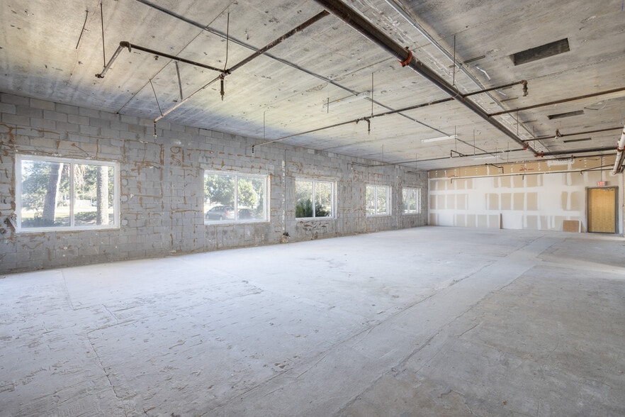 More Photos Of 4400 Dixie Hwy NE, Palm Bay Schools For Sale