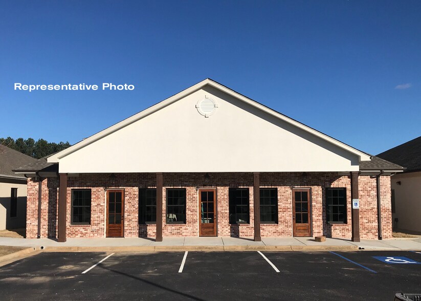 More Photos Of 2696 W Oxford Loop, Oxford Office Residential For Lease