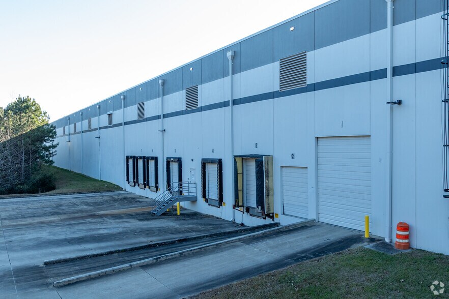 More Photos Of 8009-8013 Purfoy Rd, Fuquay-Varina Distribution For Lease