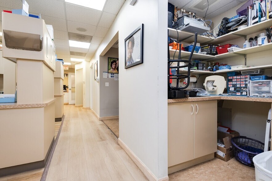 More Photos Of 4400 MacArthur Blvd NW, Washington Office For Sale