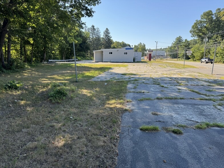 More Photos Of 310 N State St, Concord Showroom For Lease