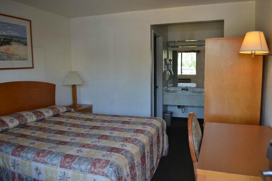 More Photos Of 2570 S East Ave, Fresno Hotel For Sale