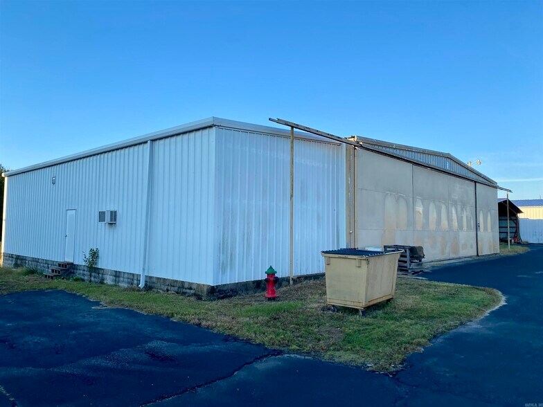 Primary Photo Of 1413 E Main St, Clarksville Airplane Hangar For Sale