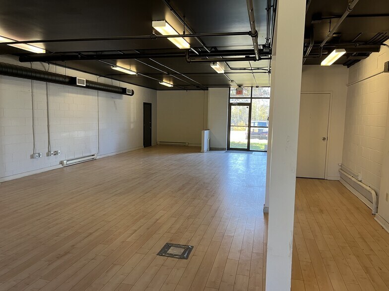 More Photos Of 209 Aerotech Dr, Enfield Office For Lease